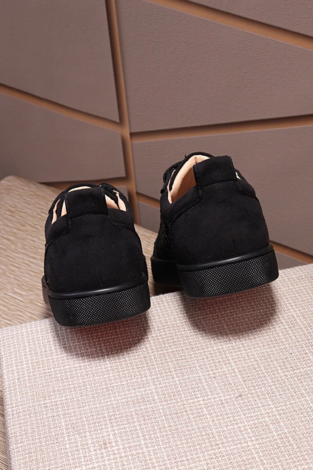 Factory price 440 Christian Louboutin (CL red sole shoes) counter hot diamond series, casual sneakers for couples 📢 📢 📢 Exclusive hot style release 🎈🎈💪 Movable latex feet 👻 Finished outsole line [Proud] 😝Female 35-40# Male 38#-46, global supply😝 [Top version]: original imported cowhide frosted upper, top original leather lining, original molded TPU outsole, original 1:1 detail processing, original shoe last, large quantity available from stock,